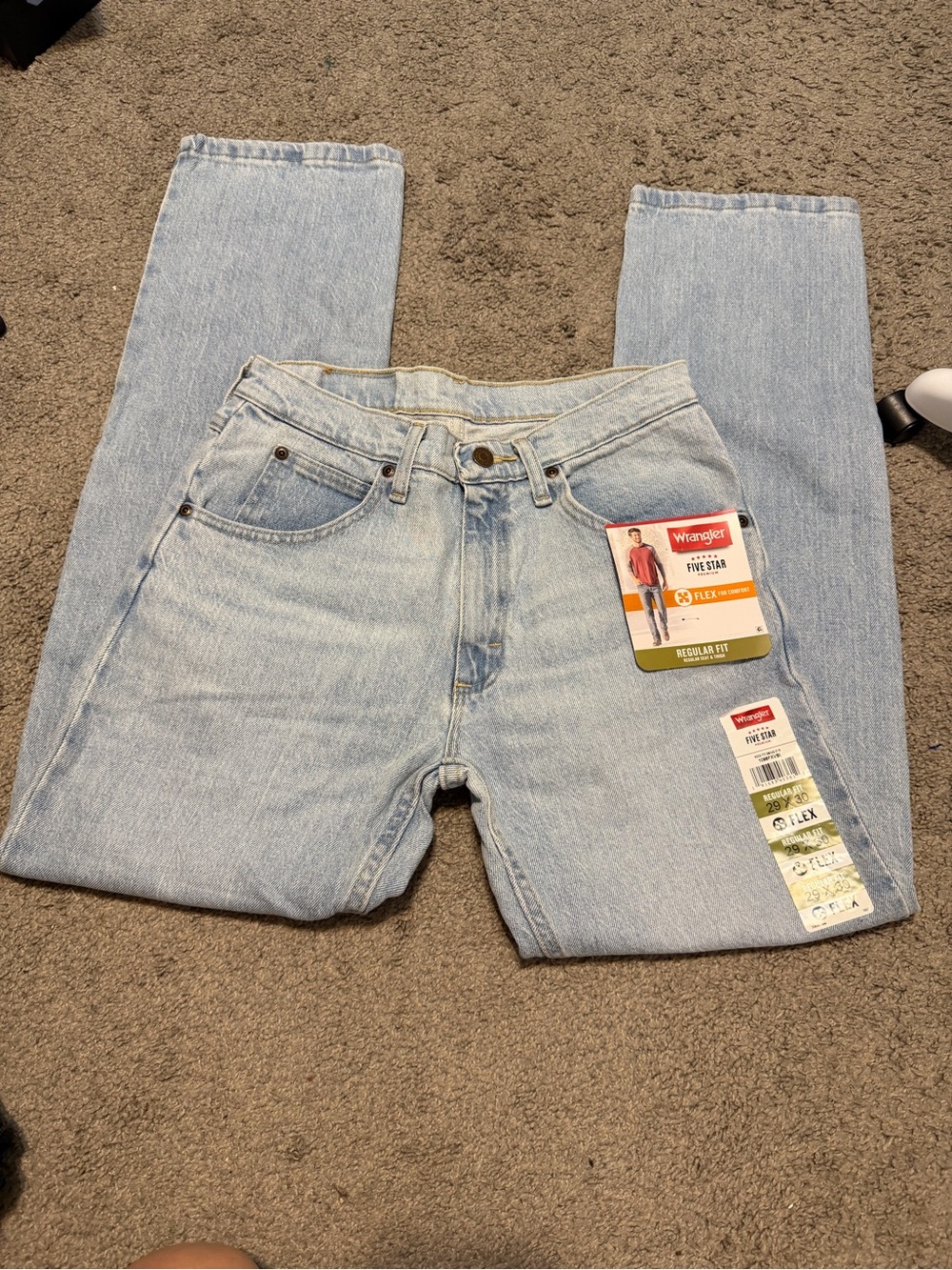 Wrangler Men's Light Wash Relaxed Fit Jeans